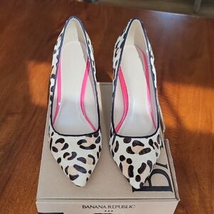 Banana Republic Black and Cream Dyed Calf Hair Leopard Cheetah Heels Size 8